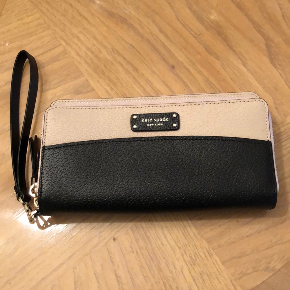 Kate Spade wristlet wallet
